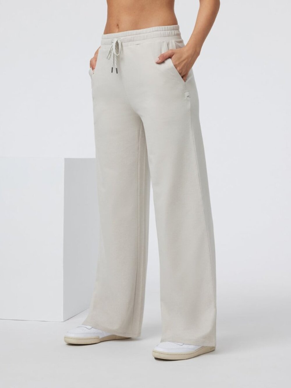 Vuori Halo Essential Wideleg Pant - Ecru Heather - Size Small